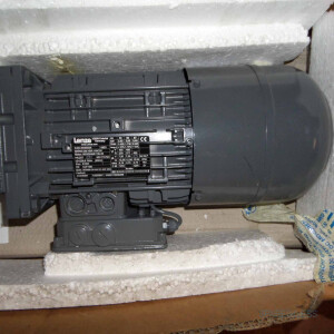 Lenze Getriebemotor GKR05-2MHBR100C32 + MDEMABR100-32 NOV