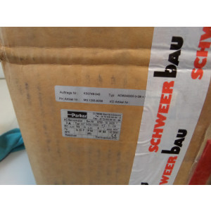 Parker AC-Servomotor AC M2n 0320-4/2-3-G6 + Kegelradgetriebe K202AG0560MQ10EL1/3 OVP