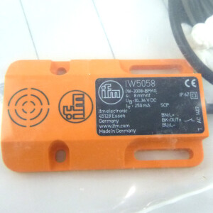 ifm efector induktiver Sensor IW5058 IW-3008-BPKG OVP