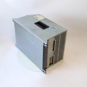 Lenze Stromrichter 4900 ID 00382658 Typ EVD4904-E-V013 GEB