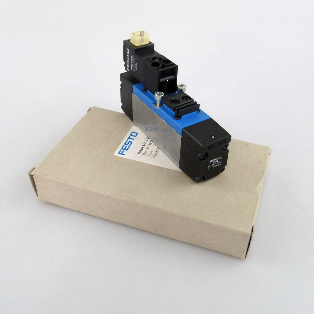 Festo Magnetventil MN2H-5/2-D-01 161067  box