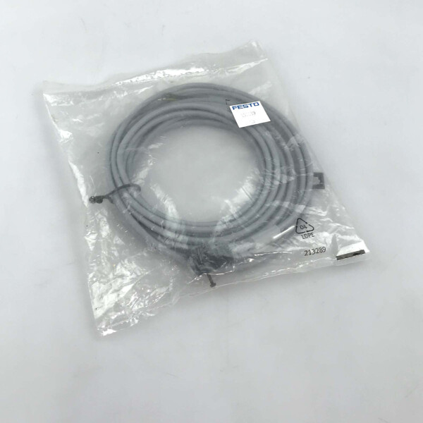 Festo Steckdosenleitung KMEB-1-24-5-LED 151689 OVP