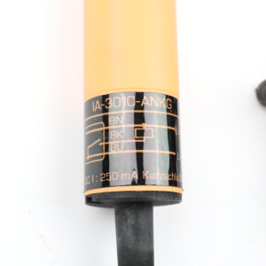 ifm efector induktiver Näherungsschalter IA-3010-ANKG OVP
