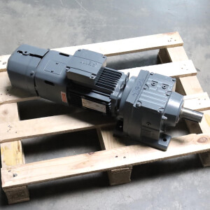 SEW Stirnrad-Getriebemotor R57 DRE80M4/XV1A 0,55kW i=106,58 NOV
