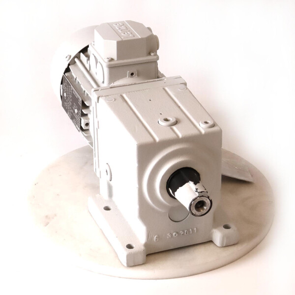 Lenze Getriebemotor GST05-2M VBR 071C32 0,37/0,45/0,66kW i=16,190 NOV