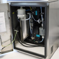 Koenig&Bauer Continuous Inkjet Drucker alphaJET into OVP
