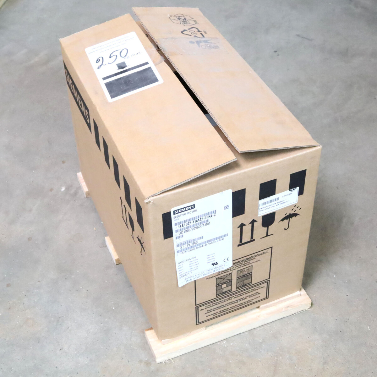 Siemens Niederspannungsmotor 1LE1023-1BA22-2FK4-Z OVP